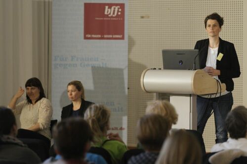 Vortrag von Heike Rabe "Effektiver Gewaltschutz - auch für Frauen in Flüchtlingsunterkünften"